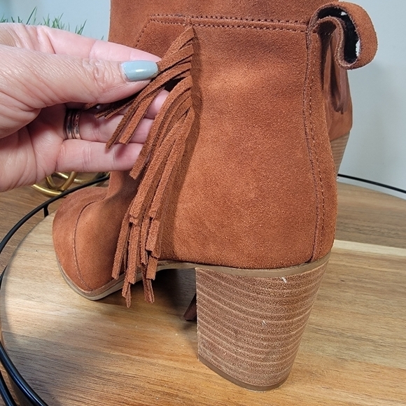 Toms Lunata Brown Cognac Rust suede fringe heel Booties boho western Size 8.5 - Picture 4 of 16